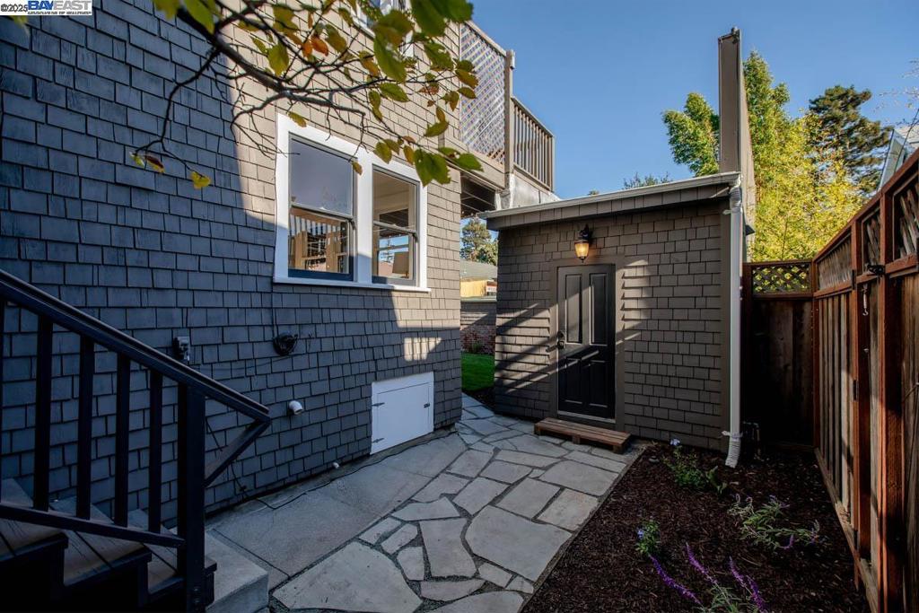 EAST END - Residential