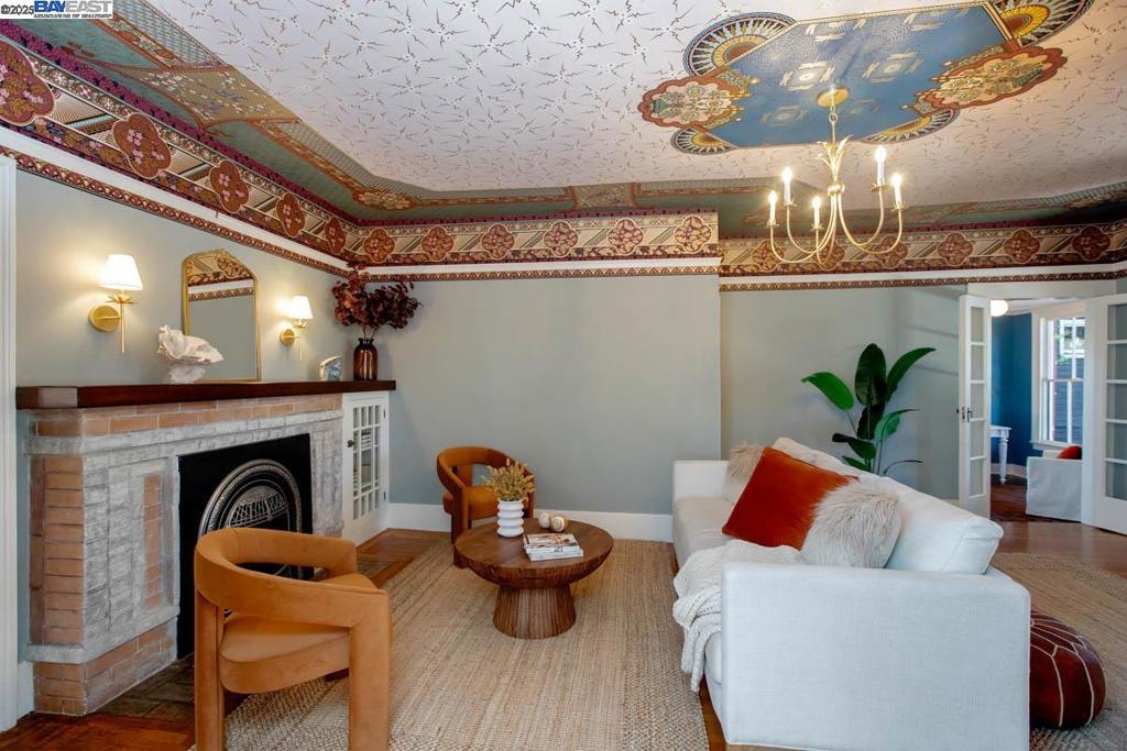 EAST END - Residential