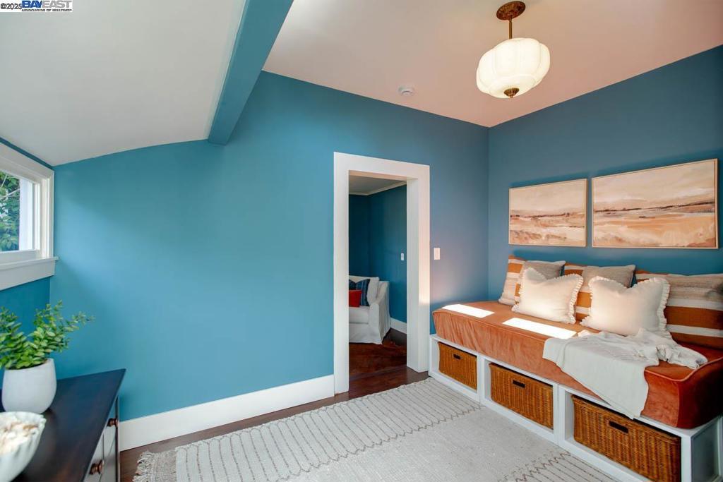 EAST END - Residential