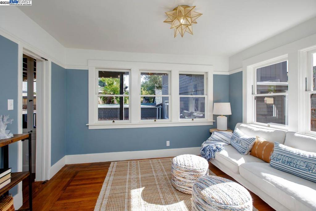 EAST END - Residential