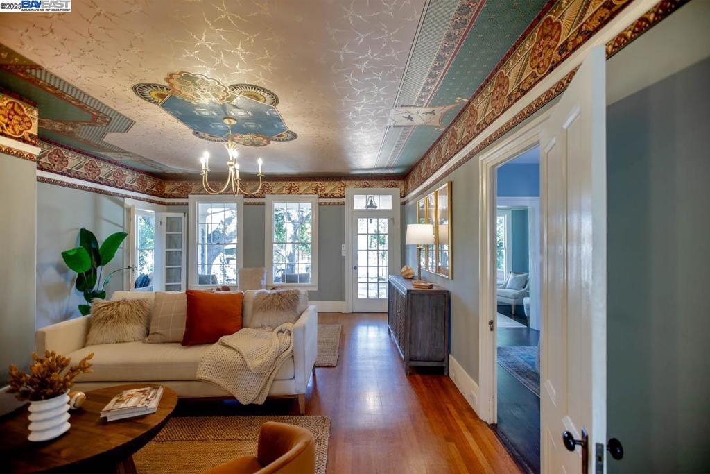 EAST END - Residential