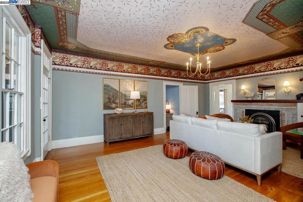 EAST END - Residential