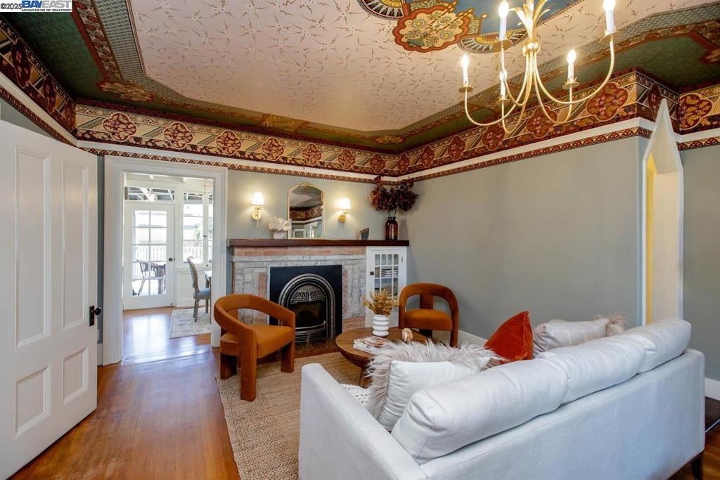 EAST END - Residential