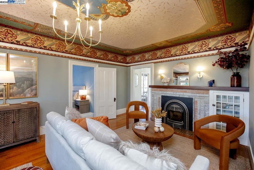 EAST END - Residential