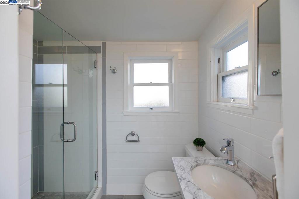 EAST END - Residential