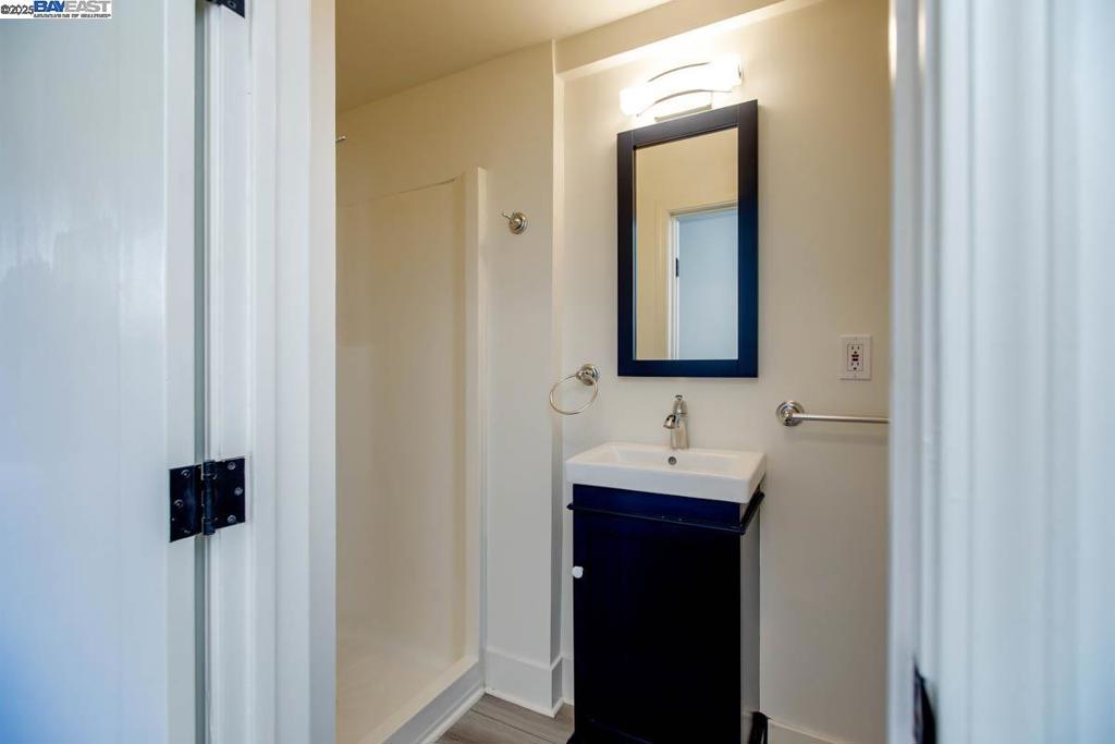 EAST END - Residential