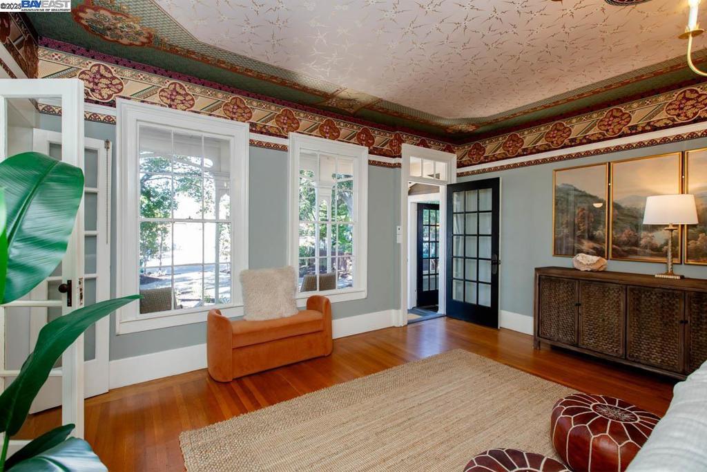 EAST END - Residential