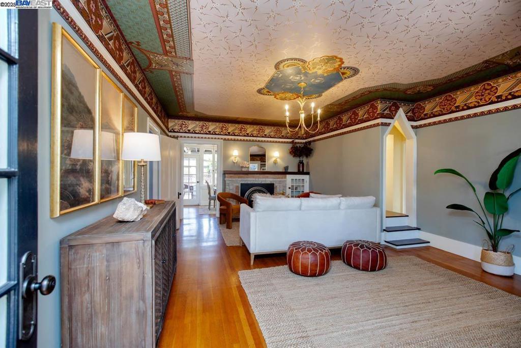 EAST END - Residential