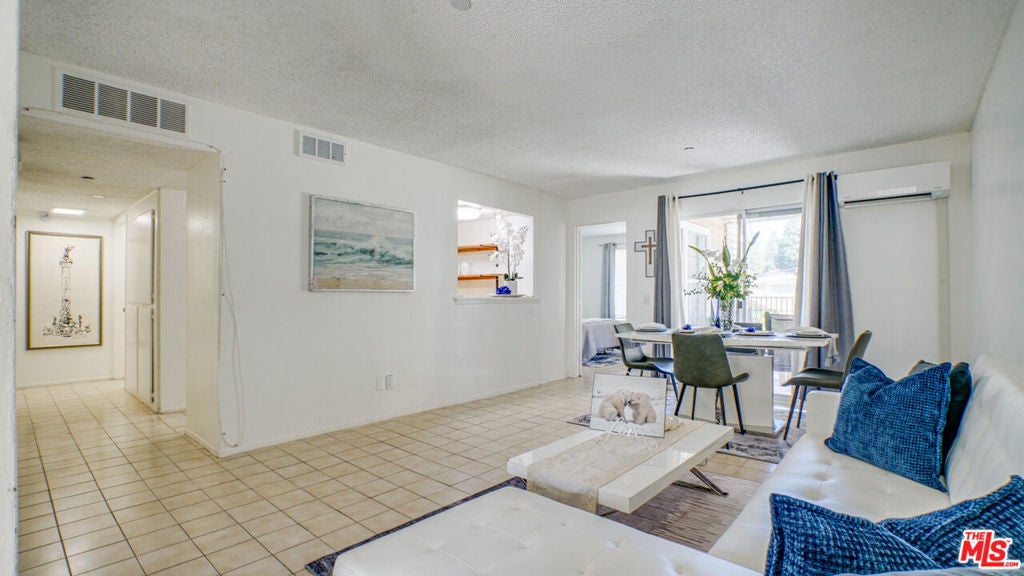 302 E Chestnut Avenue 215
