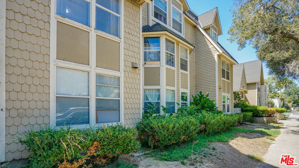 302 E Chestnut Avenue 215