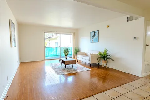 MLS: SR26039168