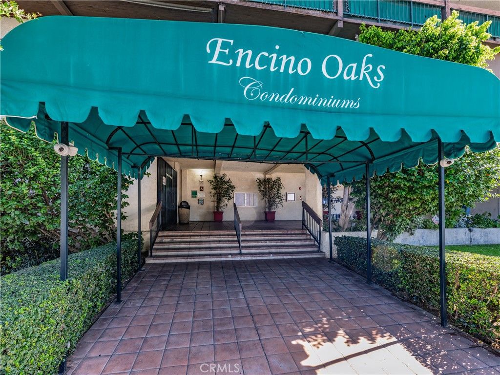 Photo of 5460 White Oak Ave #K301, Encino, CA 91316 (MLS # SR26039168)