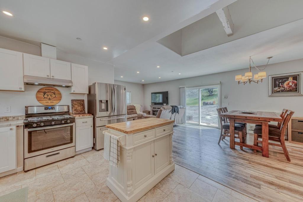 415 Carpenteria Road