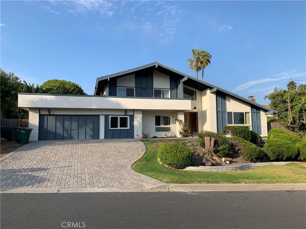 Large house with ccean views from balcony and big yard. Monaco neighborhood. New paint and refinish flooring. Updated bathrooms.