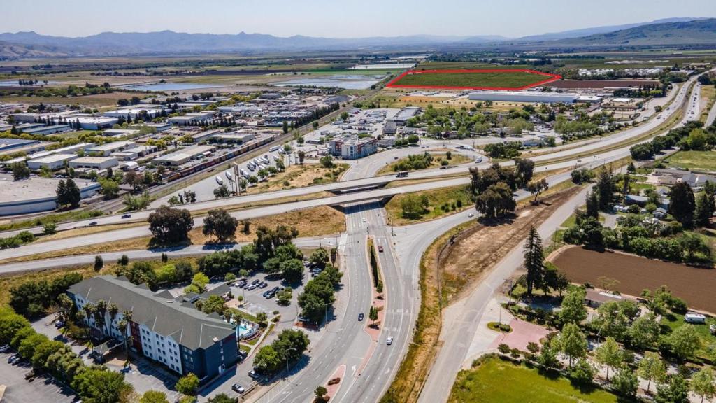 275 Bolsa Road