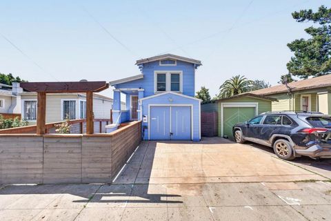 Photo of Oakland, CA 94605 (MLS # ML82045367)