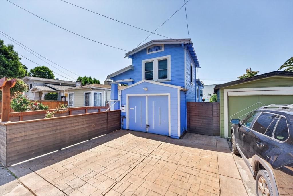 Photo of Oakland, CA 94605 (MLS # ML82045367)