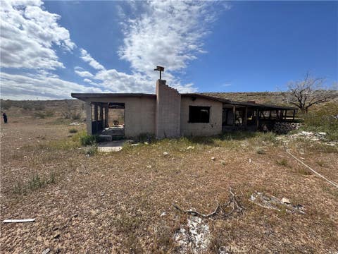 Photo of 4334 Yucca Mesa Road, Yucca Valley, CA 92284 (MLS # DW26155543)