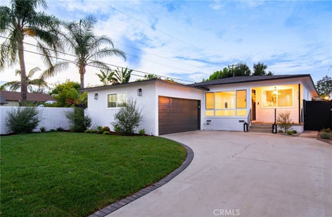 Photo of 820 W Harding AVE, Montebello, CA 90640 (MLS # MB26188557)