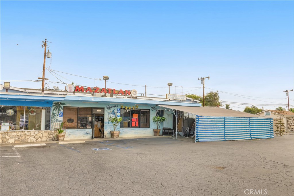 6938 N Paramount Boulevard