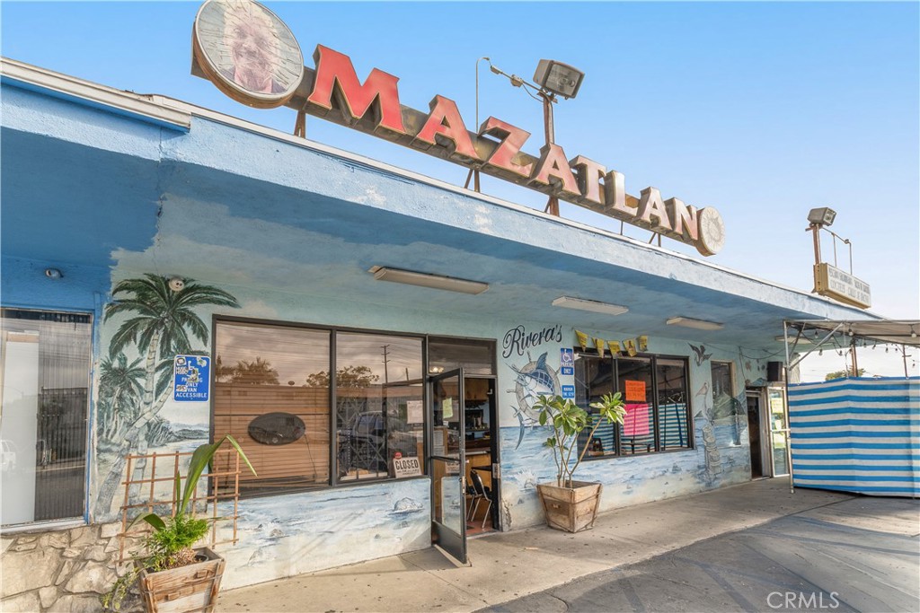 6938 N Paramount Boulevard