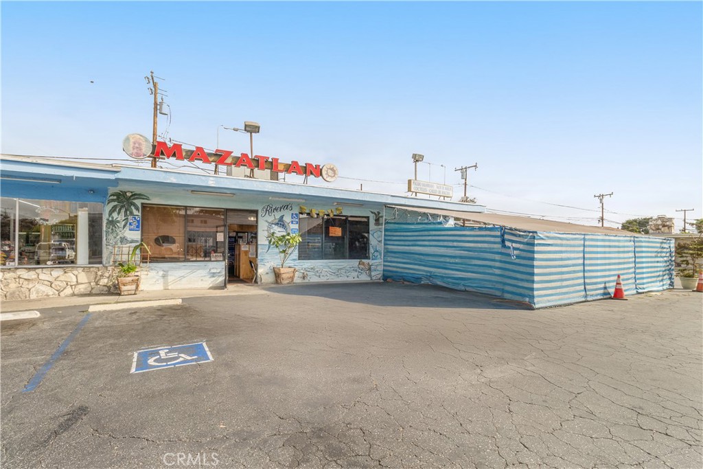 6938 N Paramount Boulevard