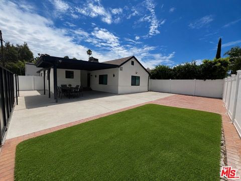 Photo of 4852 Topanga Canyon Boulevard, Woodland Hills, CA 91364 (MLS # 26859165)