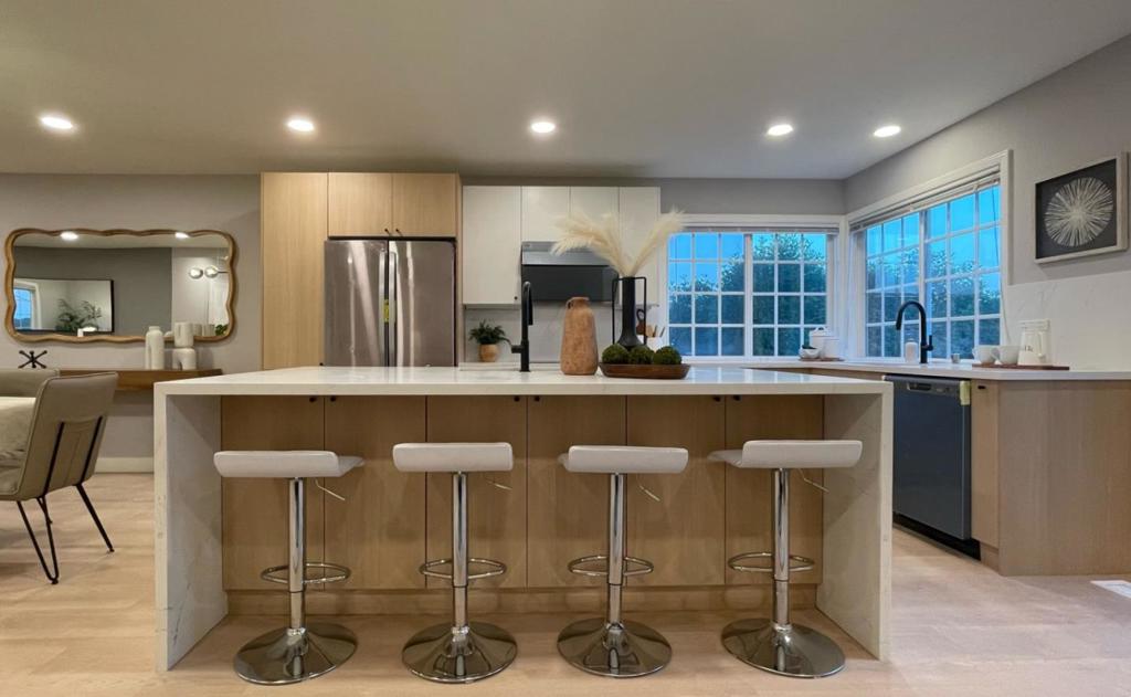 Properties 2 615 Lomita Avenue
