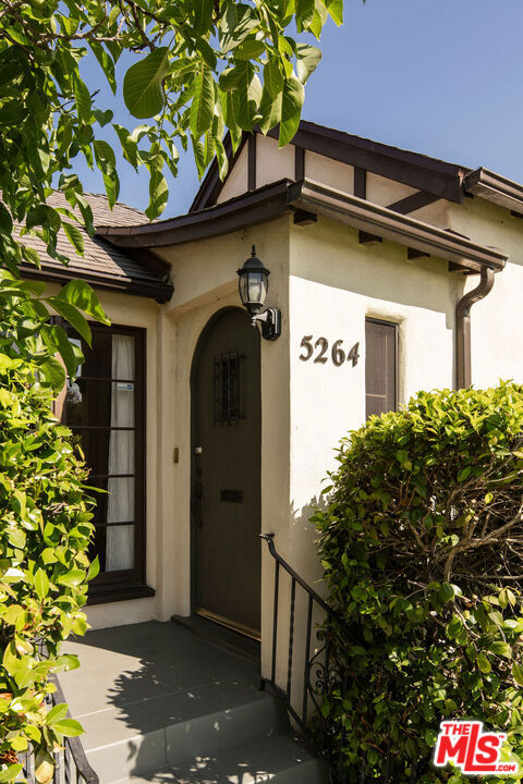 5264 Live Oak View Avenue