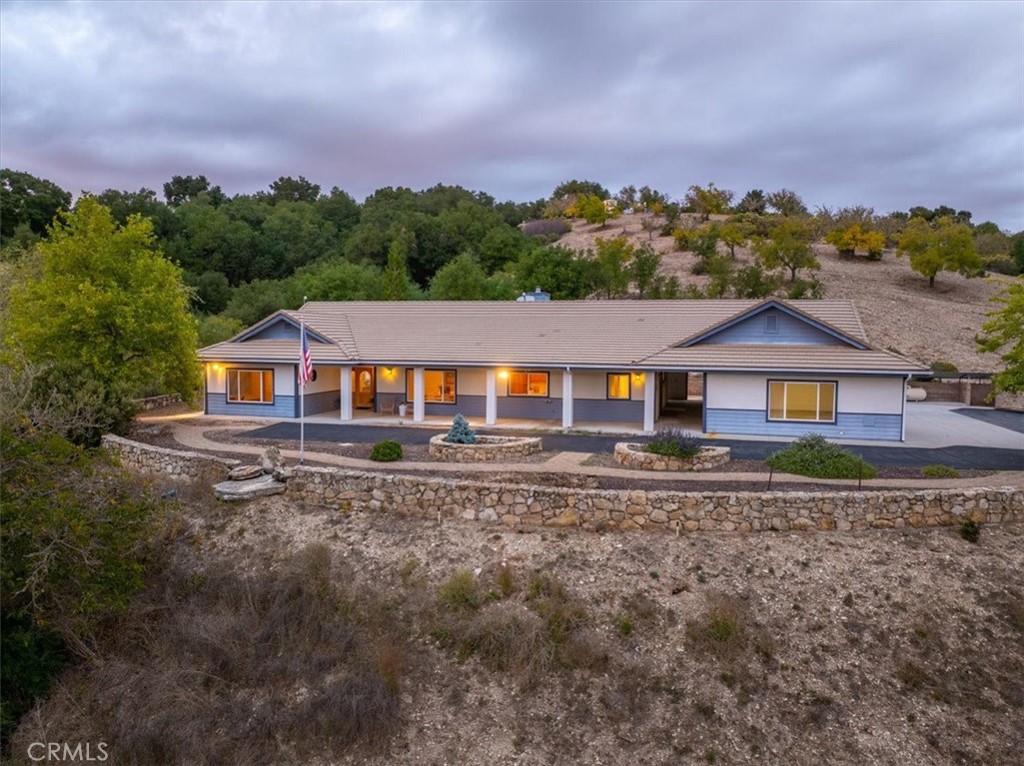 4242 Las Tablas Willow Creek Road