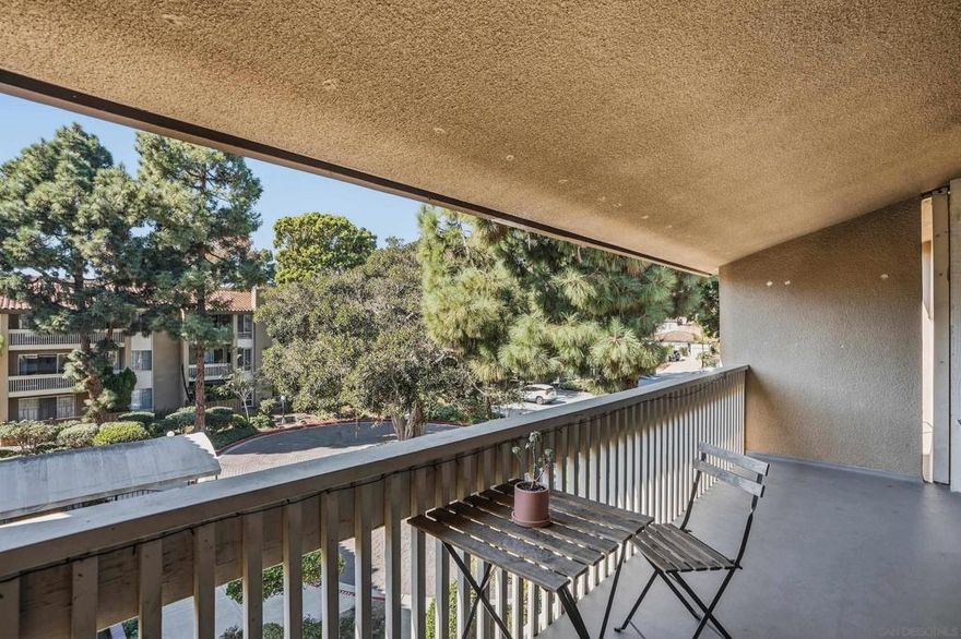 Coastal living at its finest just minutes to the sand in beloved PB. One of the rare top floor units available at The Plaza with vaulted ceilings! No neighbors above. Priced to sell and wont last long, so run, to see this amazing unit. This unit features 2 primary bedrooms, 2 parking spots, renovated bathrooms, sky lights which bring in the perfect amount of natural sunlight each day, custom curtains, and a premium / walkable location just .8 miles from everything Pacific Beach beach has to offer. The amenities  include multiple pools and spas, a fitness center, billiards room, movie room, a serene lagoon and 24 hour security.