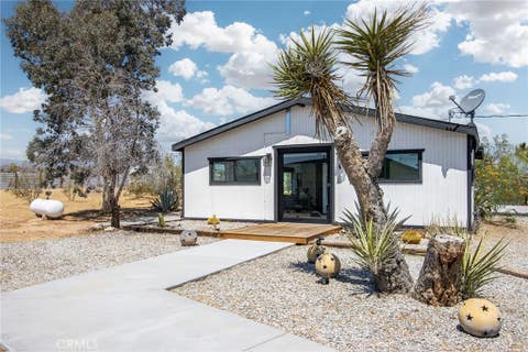 Photo of 1564 Luna Mesa Road, Yucca Valley, CA 92284 (MLS # JT26099149)