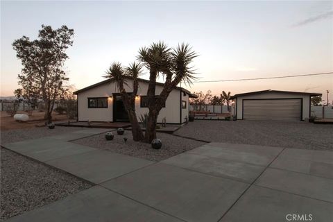 Photo of 1564 Luna Mesa Road, Yucca Valley, CA 92284 (MLS # JT26099149)