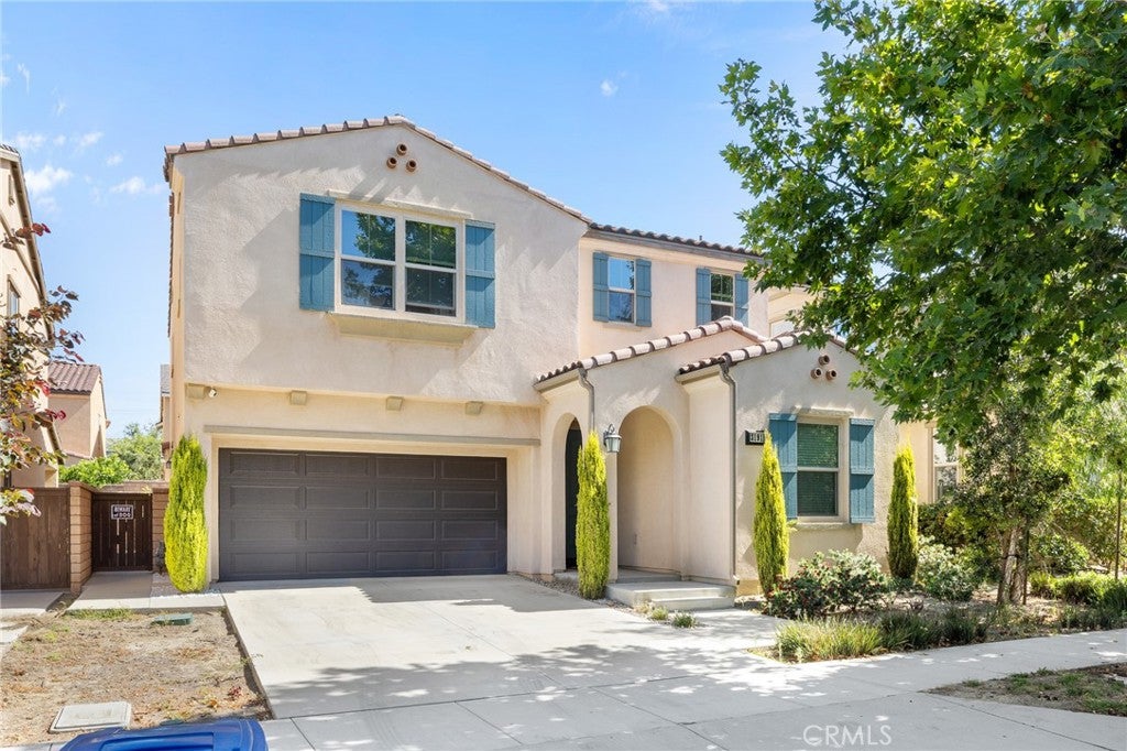 3191 E La Avenida DR