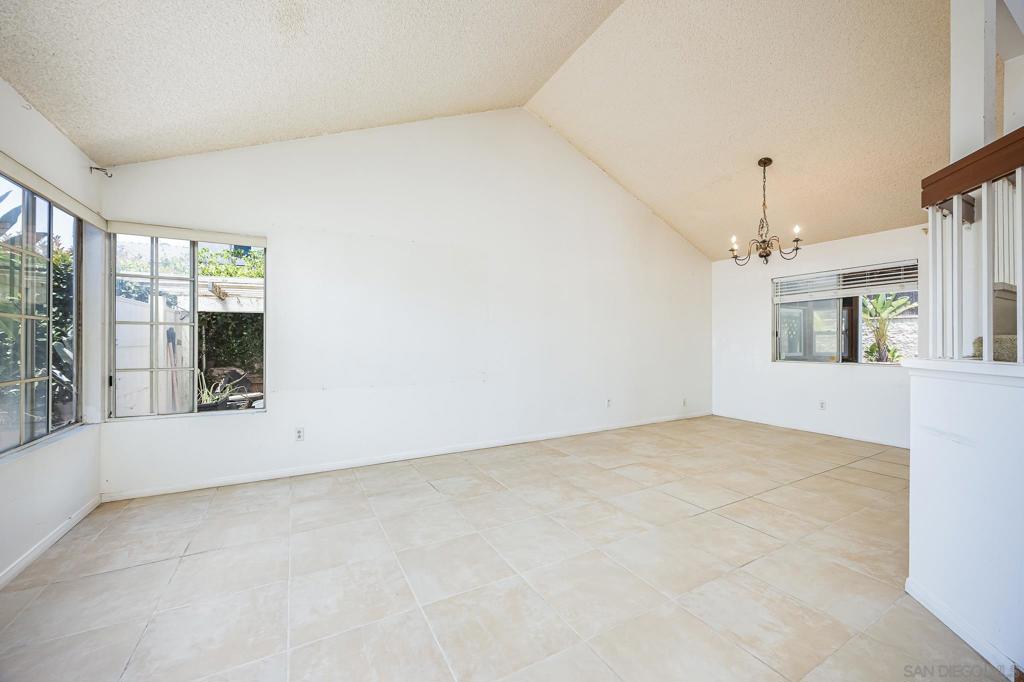 10129 E Glendon Cir