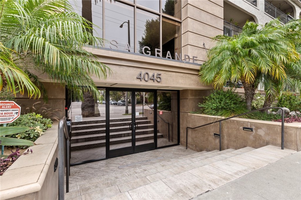 Welcome to this charming 1-bedroom, 1-bathroom condo in the highly desirable Belmont Heights neighborhood. Tucked away in a secure and beautifully maintained building, this home offers both comfort and convenience at an incredible value. The spacious living area opens to a private, rear-facing patio surrounded by mature trees, creating a quiet and peaceful retreat rarely found in city living.
The building is exceptionally cared for, featuring a newer elevator (2023), secure bike storage, a dedicated parking spot, and a high-tech laundry facility with multiple washers and dryers. HOA dues of just $425 per month include water, trash, weekly grounds maintenance, and access to all community amenities. This pet-friendly home also comes with an assigned parking space (#31) complete with a private overhead storage container.
Perfectly situated, this condo is just across the street from the popular Starling Diner, and only a short walk to the beach. It's also a 10 min drive to Recreation Park Golf Course, the Traffic Circle, Downtown Long Beach, and major freeways including the 405 and 710. Offering a blend of privacy, convenience, and prime location, this Belmont Heights gem is the ideal place to call home!