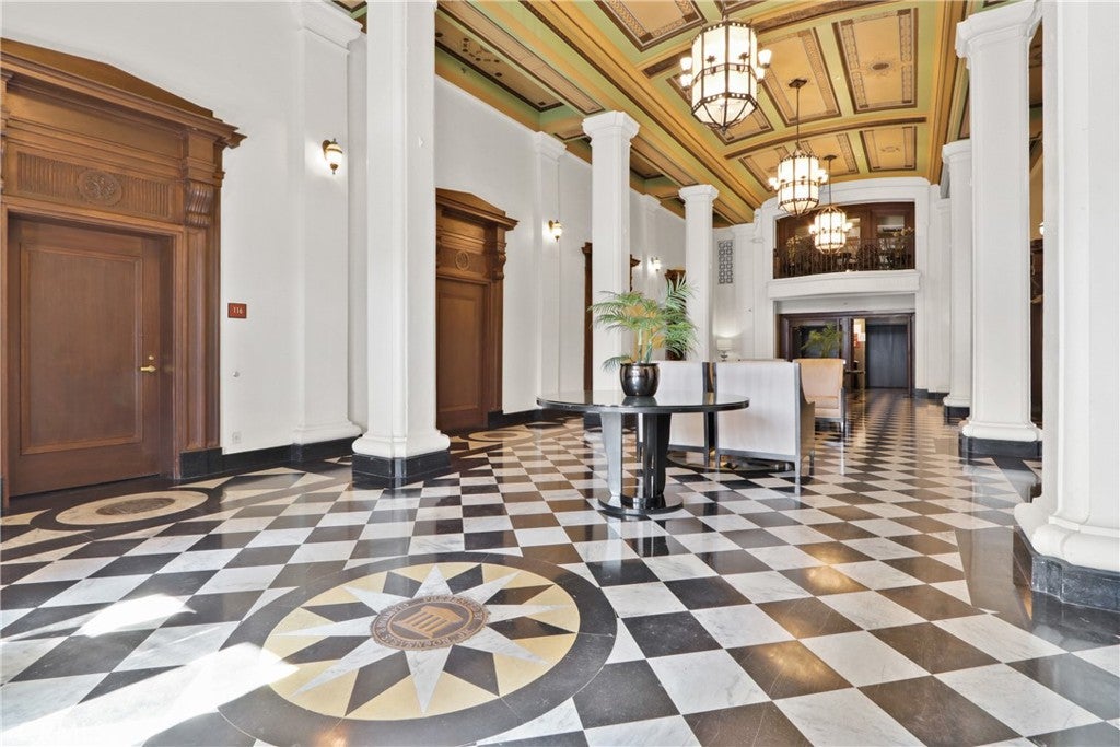 835 Locust AVE