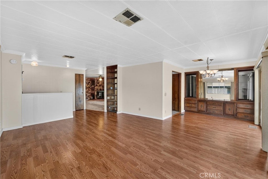 1365 Thornwood Square