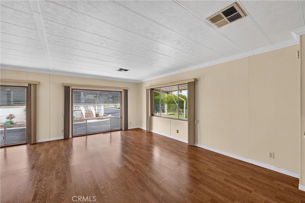 1365 Thornwood Square
