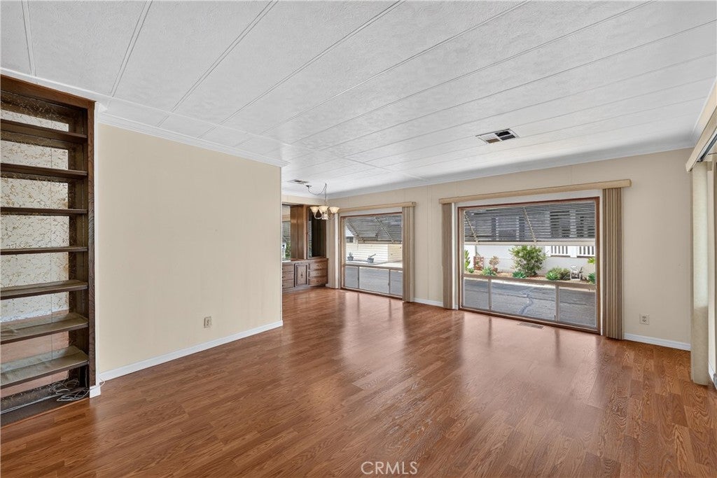 1365 Thornwood Square