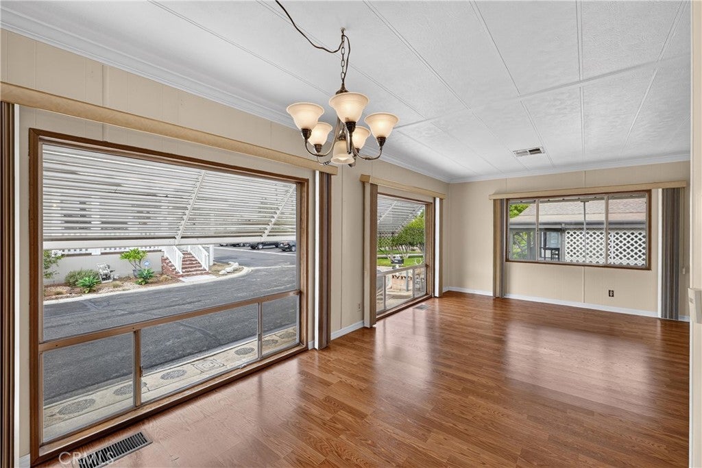 1365 Thornwood Square
