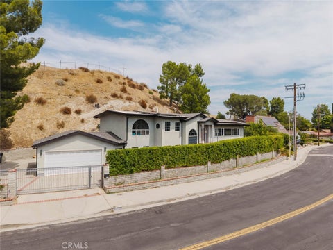 Photo of 12352 Woodley Avenue, Granada Hills, CA 91344 (MLS # SR26191550)