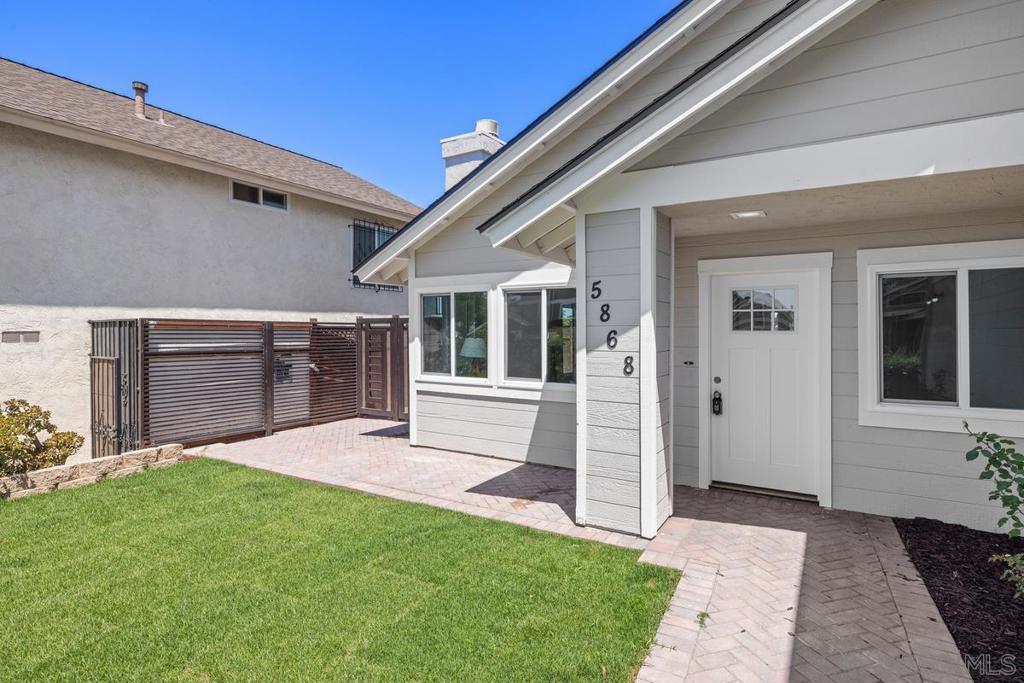 5868 Kings View Ct