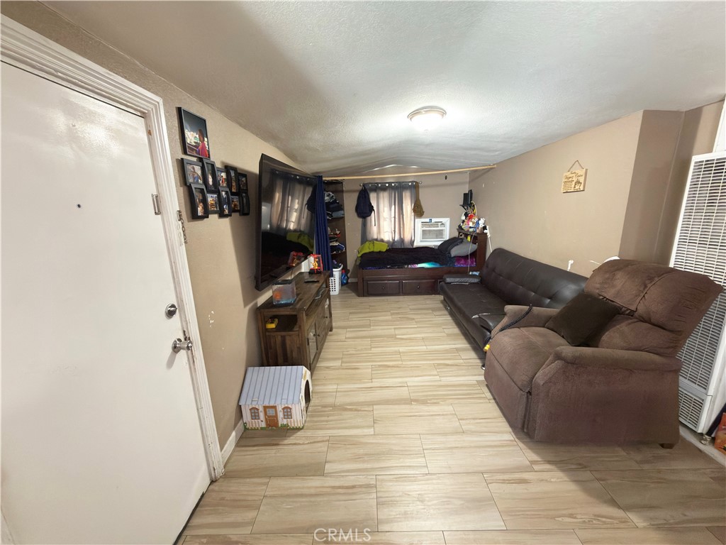 3707 Vineland Avenue