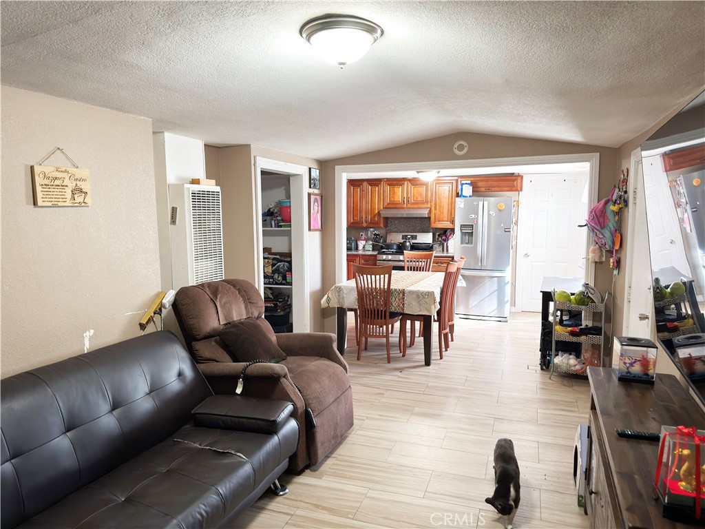 3707 Vineland Avenue