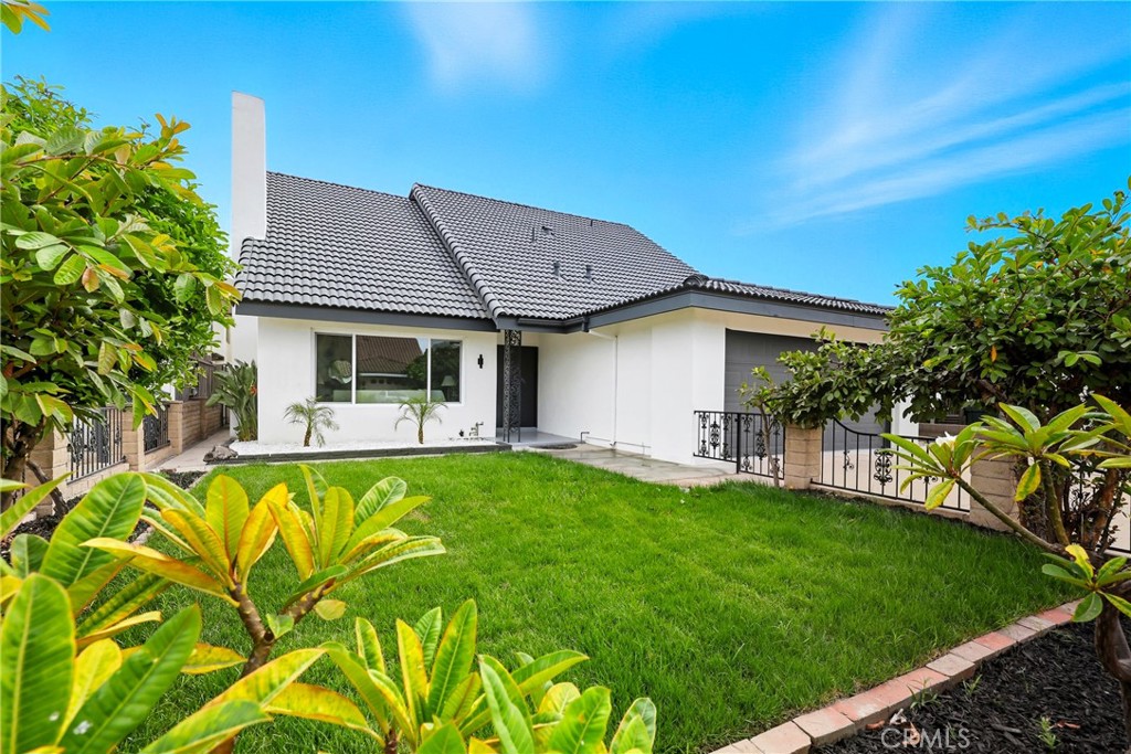 7152 Caprice Cir