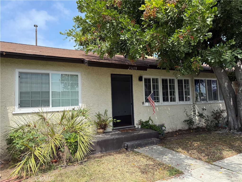 Fully remodeled single level gated townhouse. Located centrally in city of Carson and offers many amenities such as schools, medical offices, restaurants, shopping centers, parks, and easy access to 4 of the major freeways.
Enclosed detached garage offers ample space for parking plus workshop. Ceiling fans, quartz countertops, easy to maintain vinyl wood floors, and low E windows throughout the home. Includes newer stacked washer/dryer and refrigerator.