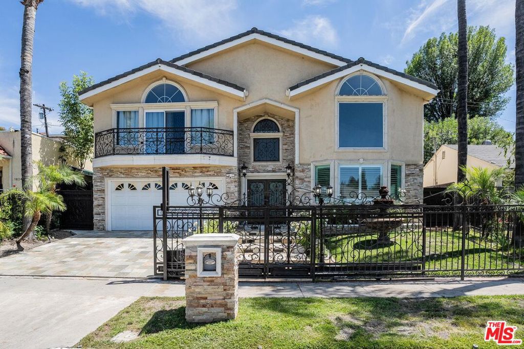 Photo of 18248 Rosita Street, Los Angeles, CA 91356 (MLS # 26856855)