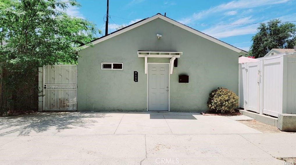 Welcome to this beautiful 1 bedroom, 1 bath A.D.U. in the City of Canoga Park. This cozy home will surprise you with a beautiful floor plan. It features laminated floors, carpet, refrigerator, stove, microwave, AC and much more. The kitchen includes plenty of cabinet space. The bathroom has a modern vanity and shower. Convenient indoor laundry. This home is near shopping centers, schools, restaurants, and parks. Easy access to 101 & 118 FWY, Near Westfield Topanga & The Village. Do not miss out on this one-of-a-kind place to call home! UTILITIES INCLUDED: WATER & GAS. Schedule a tour today!