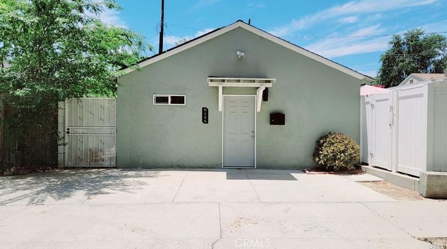 Welcome to this beautiful 1 bedroom, 1 bath A.D.U. in the City of Canoga Park. This cozy home will surprise you with a beautiful floor plan. It features  laminated floors, carpet, refrigerator, stove, microwave, AC and much more. The kitchen includes plenty of cabinet space. The bathroom has a modern vanity and shower. Convenient indoor laundry. This home is near shopping centers, schools, restaurants, and parks. Easy access to 101 & 118 FWY, Near Westfield Topanga & The Village. Do not miss out on this one-of-a-kind place to call home! UTILITIES INCLUDED: WATER & GAS. Schedule a tour today!